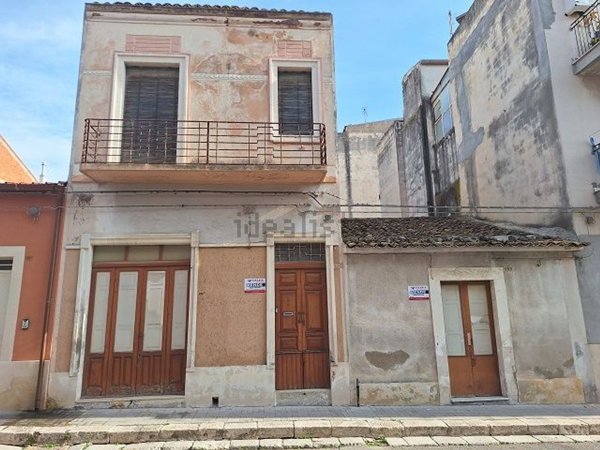 casa indipendente in vendita a Vittoria