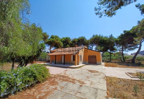 casa indipendente in vendita a Vittoria in zona Scoglitti