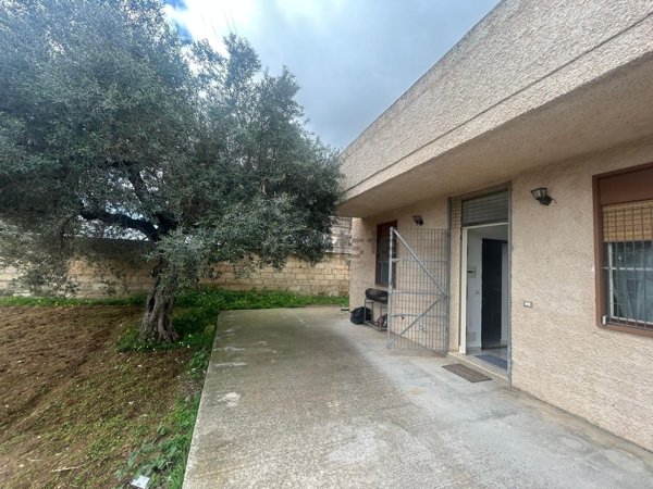 casa indipendente in vendita a Vittoria
