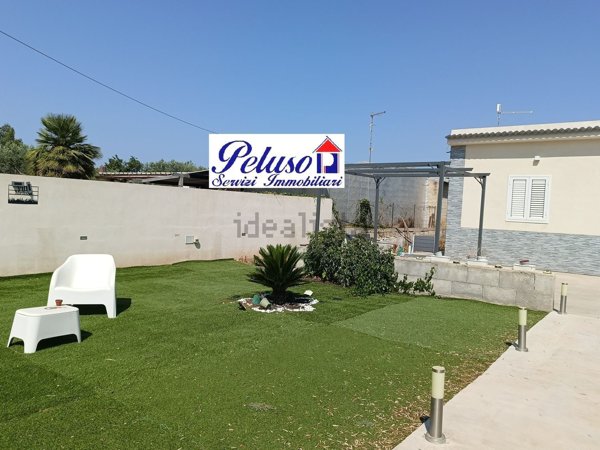 casa indipendente in vendita a Vittoria