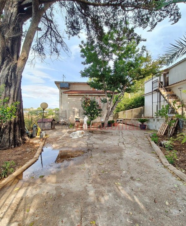 casa indipendente in vendita a Vittoria