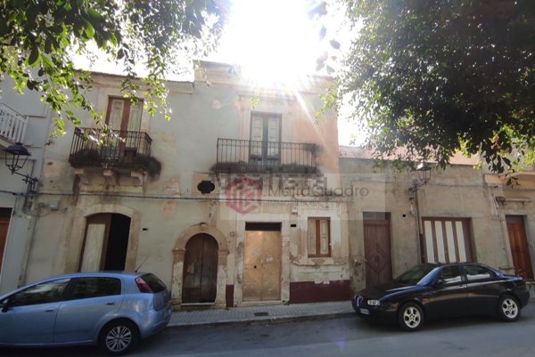 casa indipendente in vendita a Vittoria