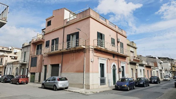 casa indipendente in vendita a Vittoria