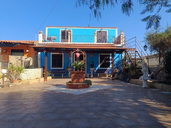 casa indipendente in vendita a Vittoria in zona Scoglitti