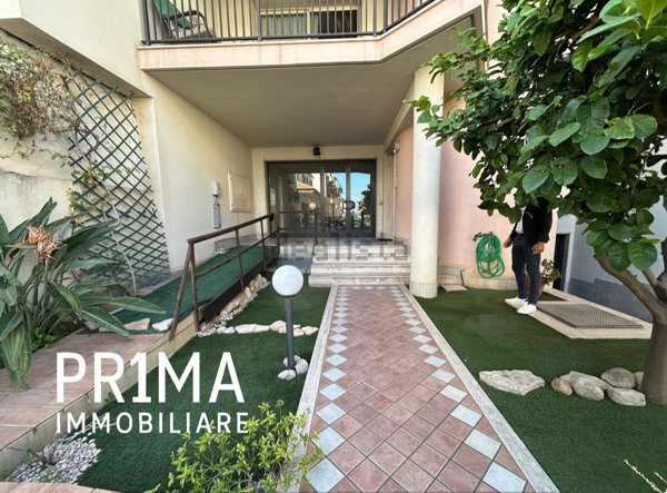 locale commerciale in vendita a Vittoria