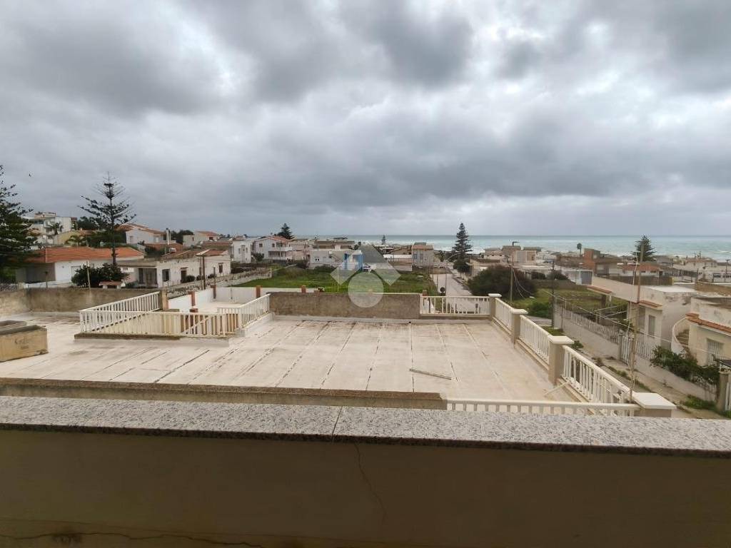 appartamento in vendita a Vittoria in zona Scoglitti