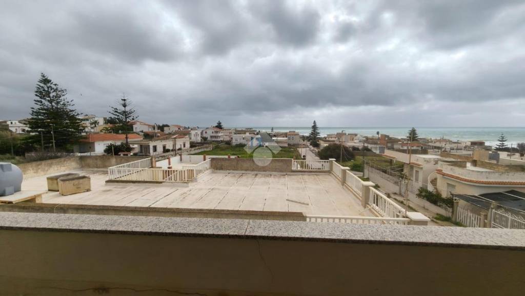 appartamento in vendita a Vittoria in zona Scoglitti