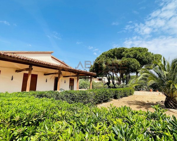 casa indipendente in vendita a Vittoria