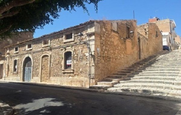 casa indipendente in vendita a Vittoria