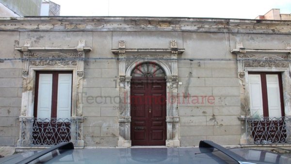 casa indipendente in vendita a Vittoria