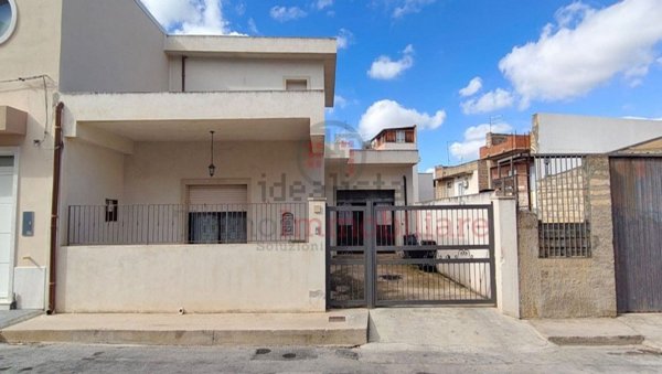 casa indipendente in vendita a Vittoria