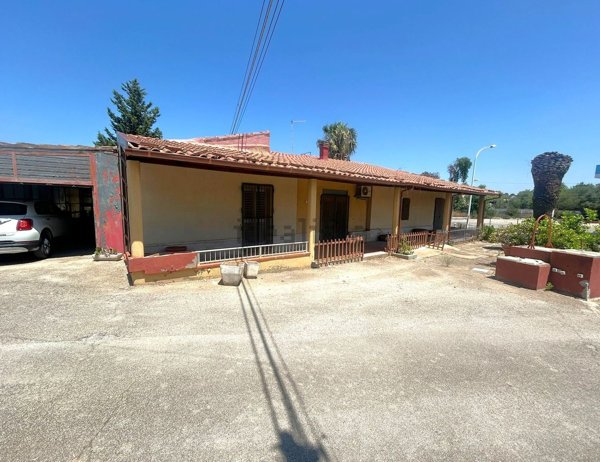 casa indipendente in vendita a Vittoria