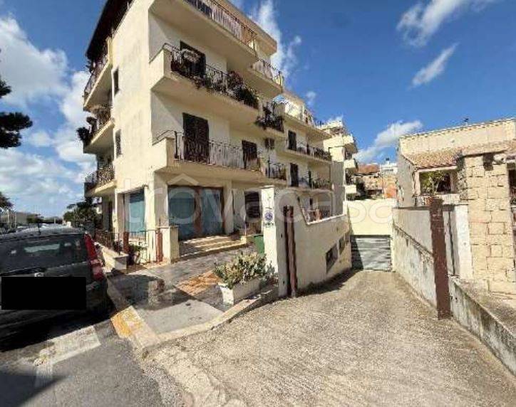 appartamento in vendita a Vittoria in zona Scoglitti