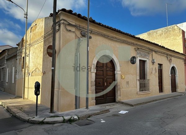 pentavano in vendita a Vittoria