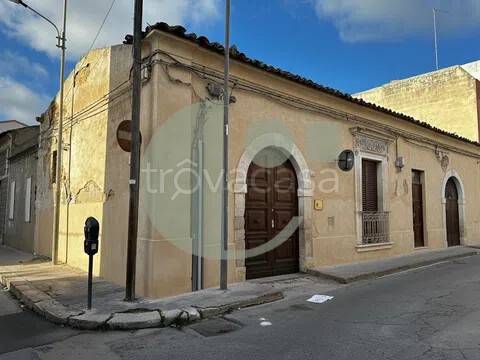 casa indipendente in vendita a Vittoria