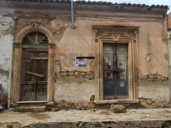 casa indipendente in vendita a Vittoria