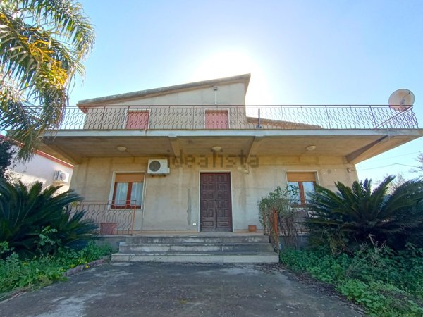 casa indipendente in vendita a Vittoria