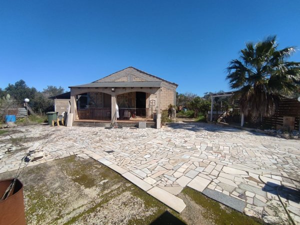 casa indipendente in vendita a Vittoria