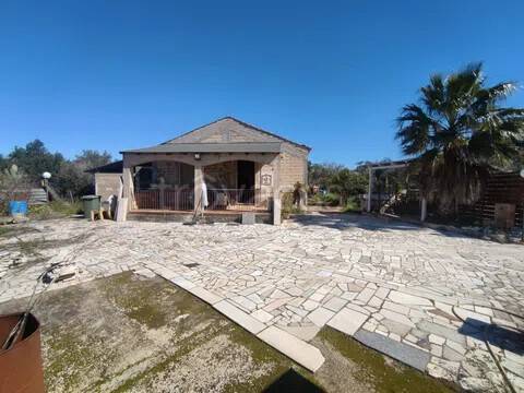 casa indipendente in vendita a Vittoria in zona Scoglitti