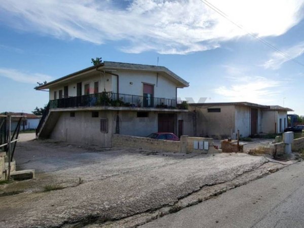 appartamento in vendita a Vittoria in zona Scoglitti