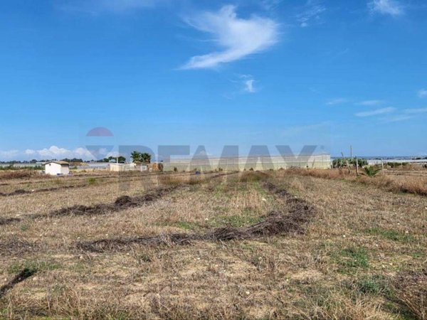 terreno edificabile in vendita a Vittoria in zona Scoglitti