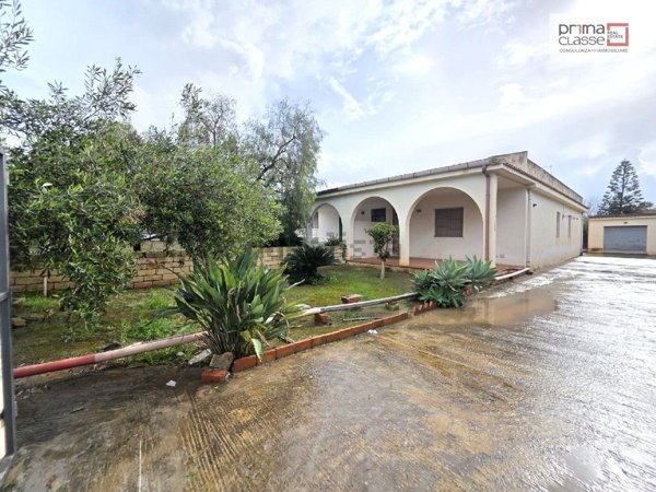 casa indipendente in vendita a Vittoria in zona Scoglitti