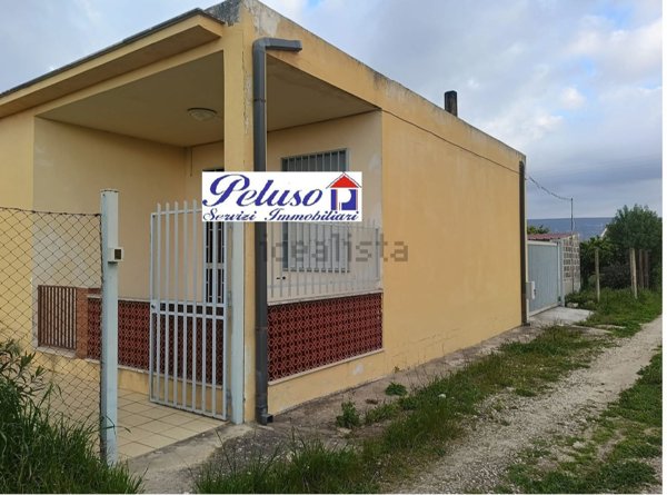 casa indipendente in vendita a Vittoria