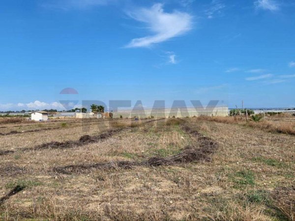 terreno edificabile in vendita a Vittoria in zona Scoglitti