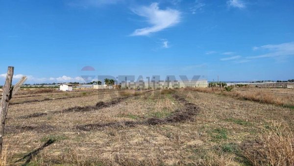 terreno edificabile in vendita a Vittoria in zona Scoglitti