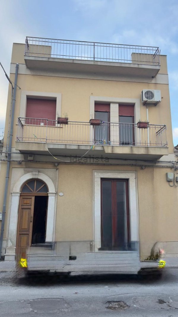 casa indipendente in vendita a Vittoria