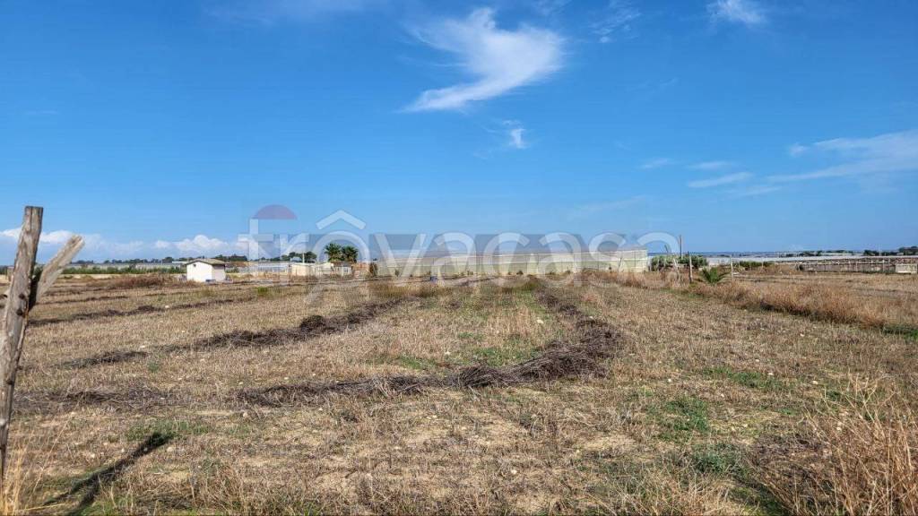 terreno edificabile in vendita a Vittoria in zona Scoglitti