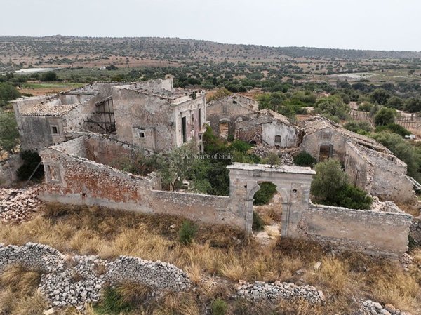 pentavano in vendita a Vittoria