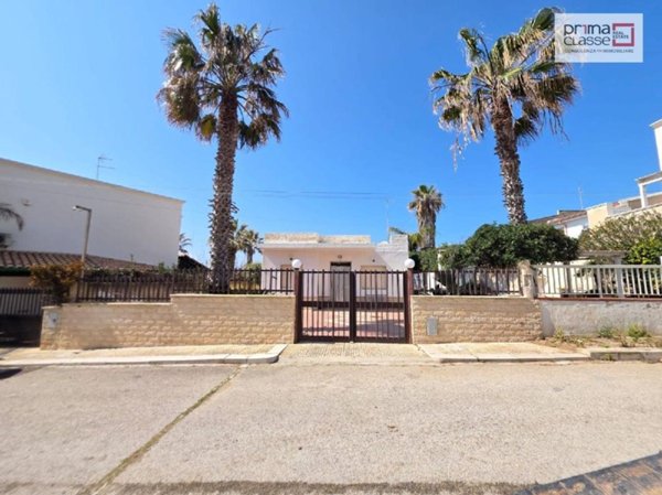 casa indipendente in vendita a Vittoria in zona Scoglitti