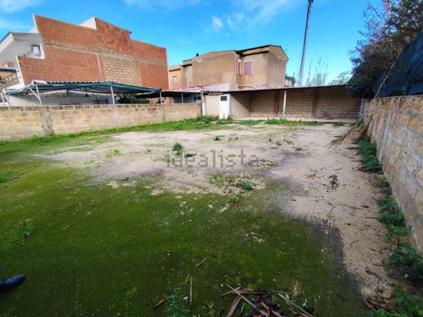 terreno edificabile in vendita a Vittoria in zona Scoglitti