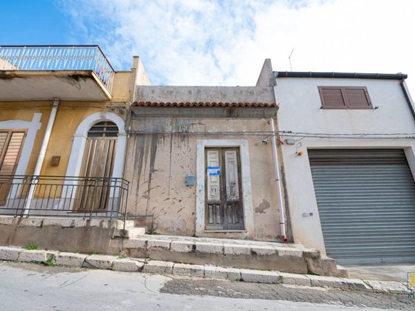 casa indipendente in vendita a Vittoria