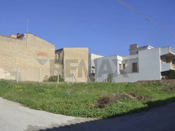 terreno edificabile in vendita a Vittoria in zona Scoglitti