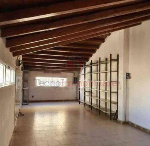 negozio in vendita a Vittoria