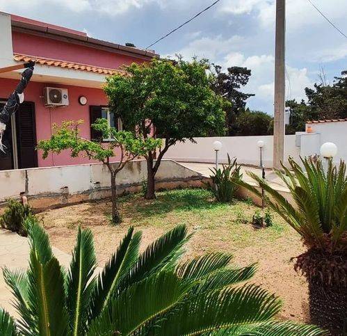 casa indipendente in vendita a Vittoria in zona Scoglitti