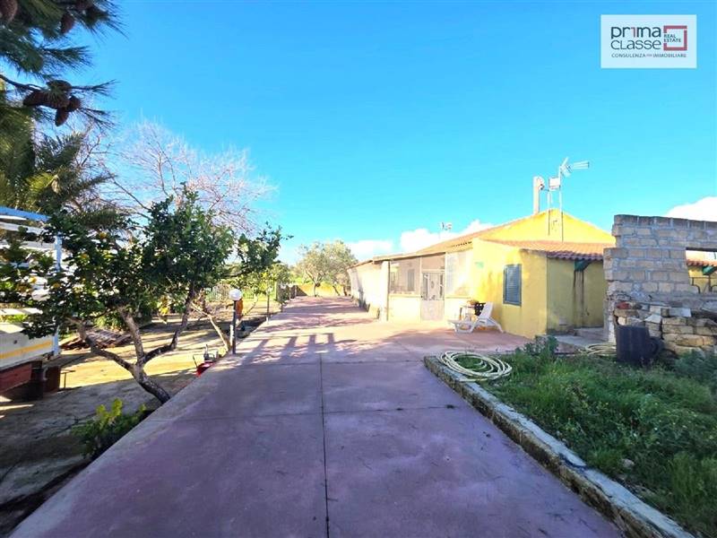 casa indipendente in vendita a Vittoria