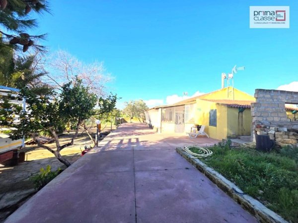 casa indipendente in vendita a Vittoria