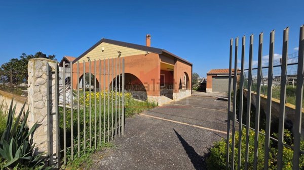casa indipendente in vendita a Vittoria in zona Scoglitti