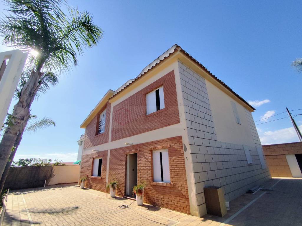 casa indipendente in vendita a Vittoria in zona Scoglitti