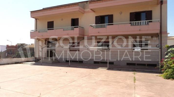 negozio in vendita a Vittoria in zona Scoglitti