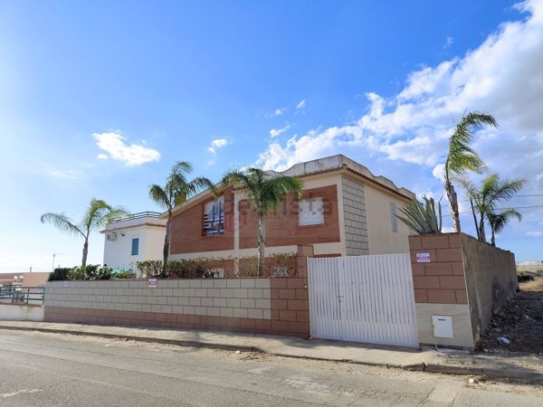 casa indipendente in vendita a Vittoria in zona Scoglitti