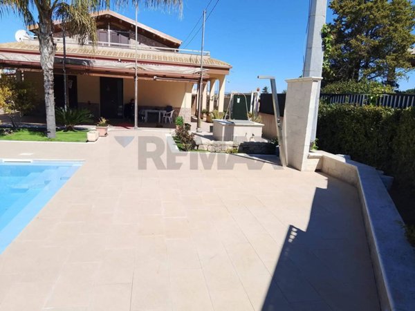 casa indipendente in vendita a Vittoria