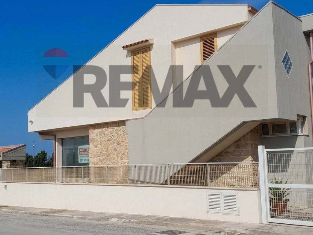 negozio in vendita a Vittoria in zona Scoglitti