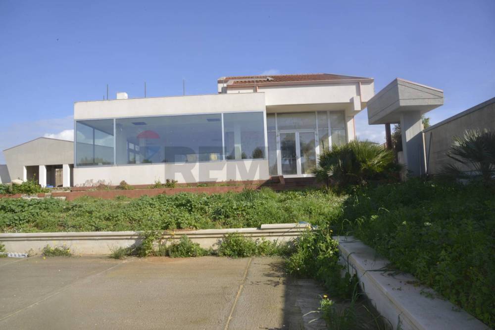 locale commerciale in vendita a Vittoria in zona Scoglitti