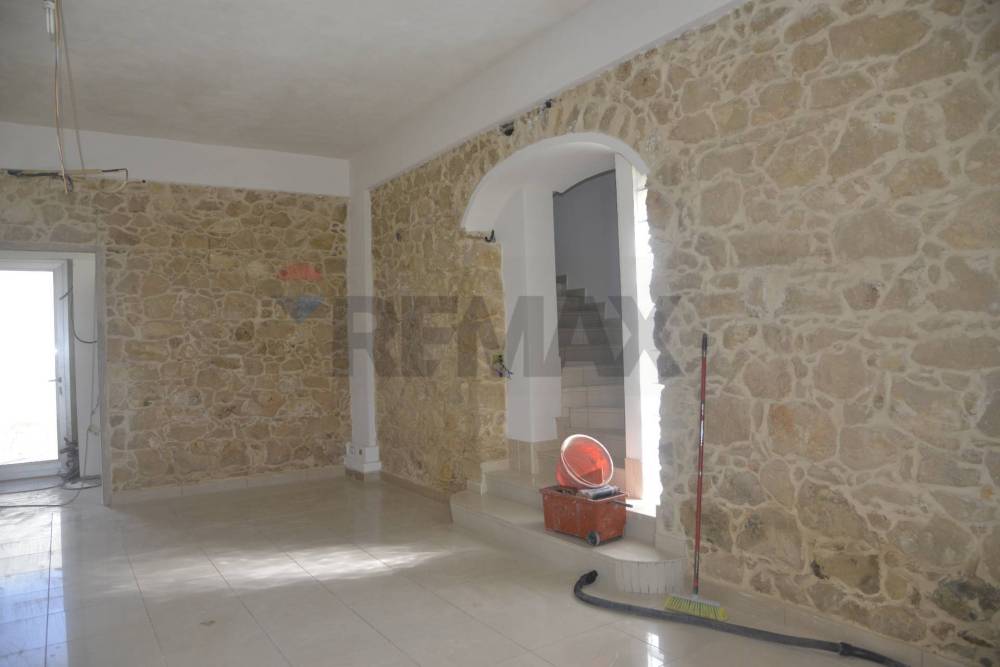 locale commerciale in vendita a Vittoria in zona Scoglitti