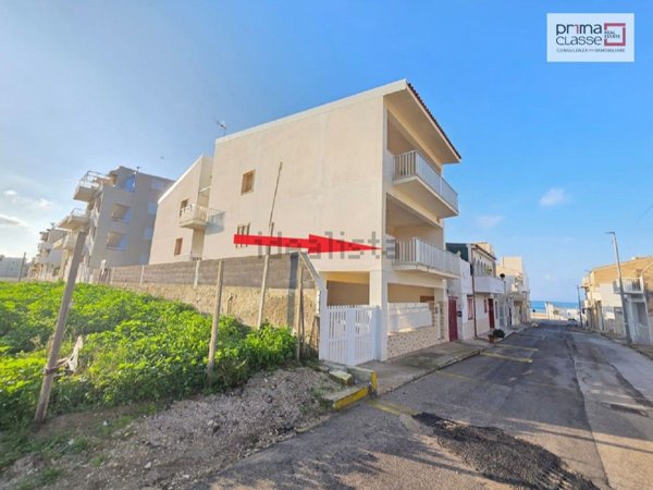 appartamento in vendita a Vittoria in zona Scoglitti