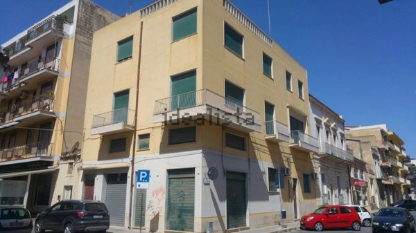 locale commerciale in vendita a Vittoria